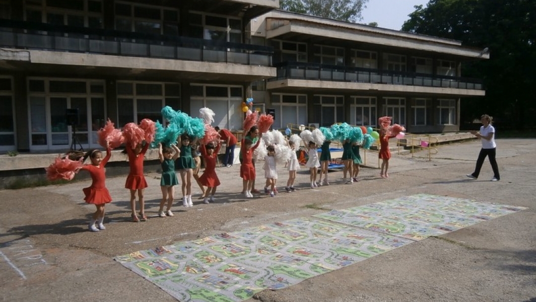 Със спортен празник и тържество завършиха учебната година  в ЦДГ „Зора”