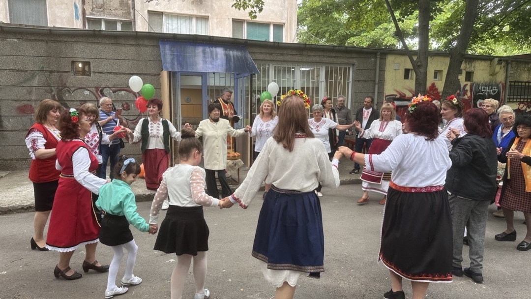 Новото помещение на Пенсионерски клуб „Калина“ бе открито от кмета Пенчо Милков