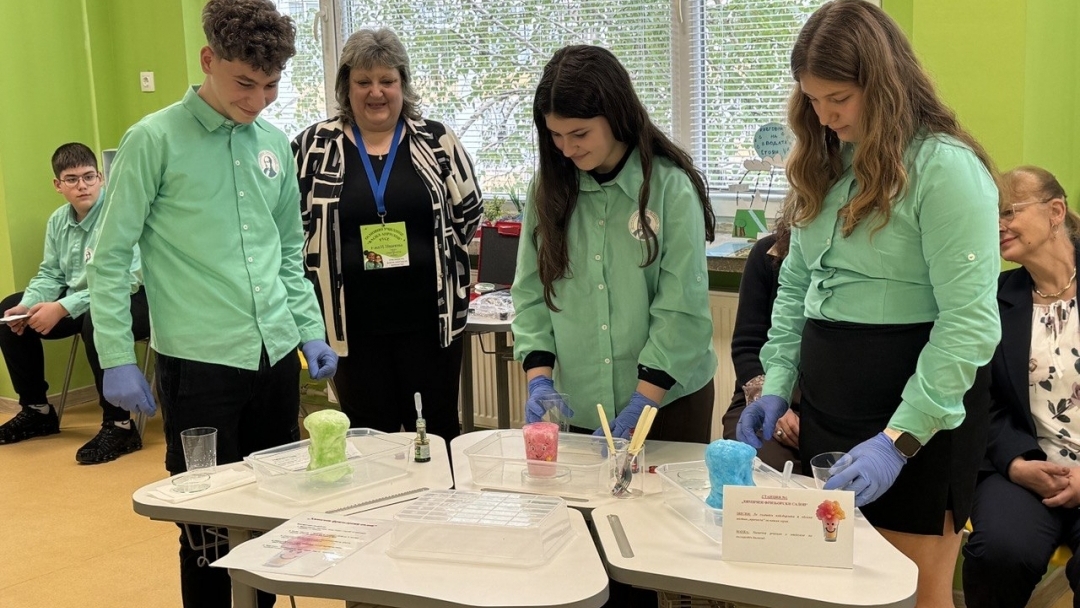 В ОУ „Васил Априлов“ откриха модерен STEM кабинет по природни науки в Деня на Земята