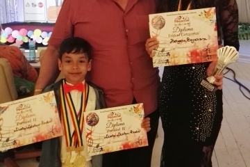 Призови награди за изпълнители от Вокално студио за поп и джаз "Икономов" на фестивал в Румъния