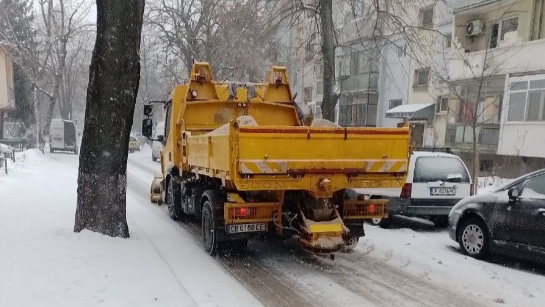 Фирмите за зимно поддържане осигуряват  проходимост на уличната и междуселищната мрежа в община Русе