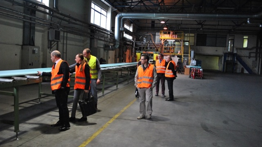 Кметът Пламен Стоилов се запозна на място с производствената база на „Фибран България“