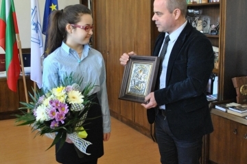 Кметът Пламен Стоилов се срещна с талантливата русенска пианистка Десислава Карагьозова