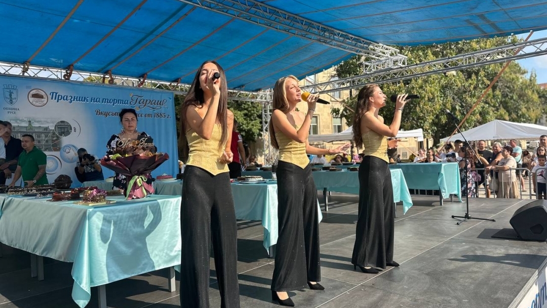 18-годишният Аслан Ахмедов е големият победител в конкурса за нетрадиционна торта „Гараш“ 