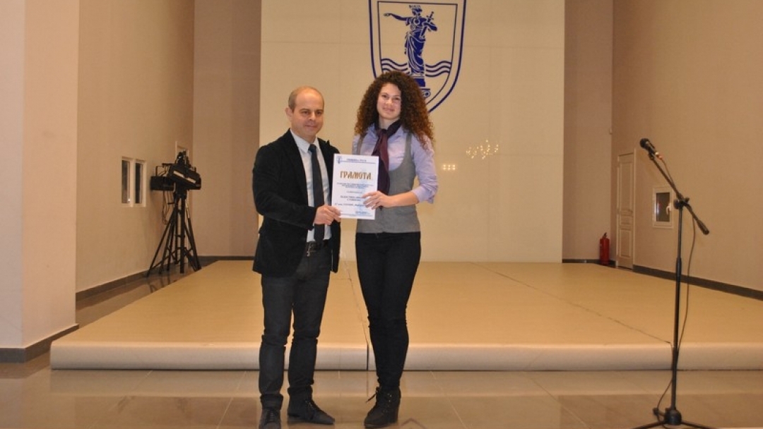 Кметът Пламен Стоилов награди даровитите деца на Русе