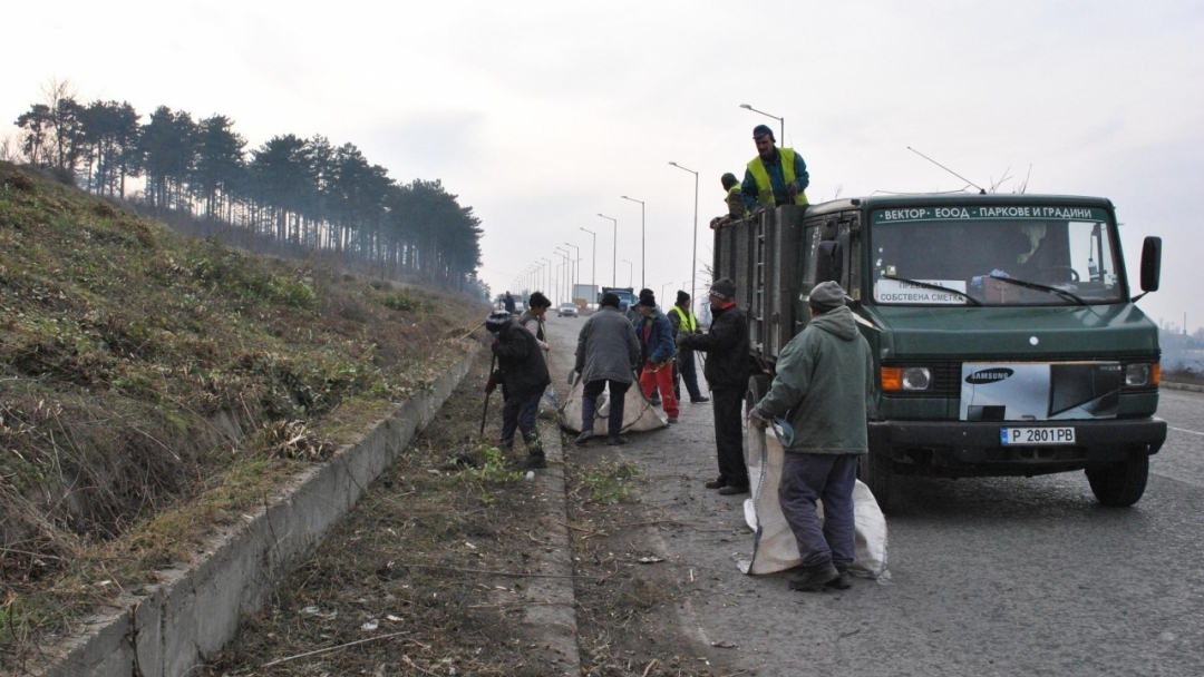 Топлото време развърза ръцете на комуналните фирми
