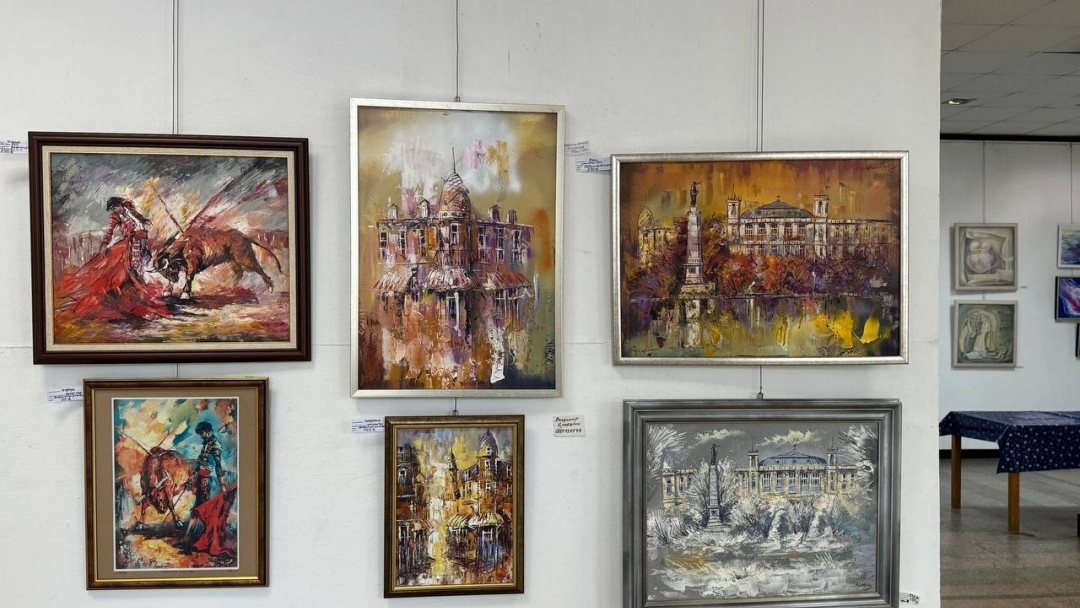 Изложбата „Вино, любов и традиции“ превръща 80 платна в празник на изкуството