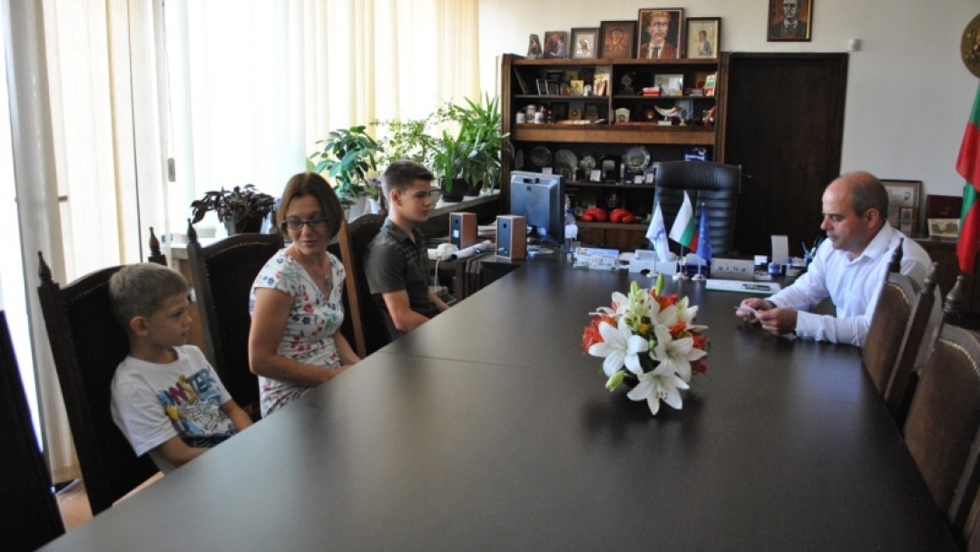 Най-добрият скейтър на България със знаме от Община Русе