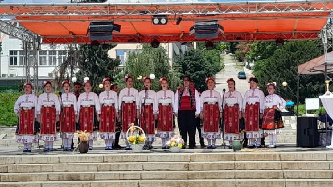 Русенският фолклорен ансамбъл "Зорница" с три награди от Национална среща в Попово
