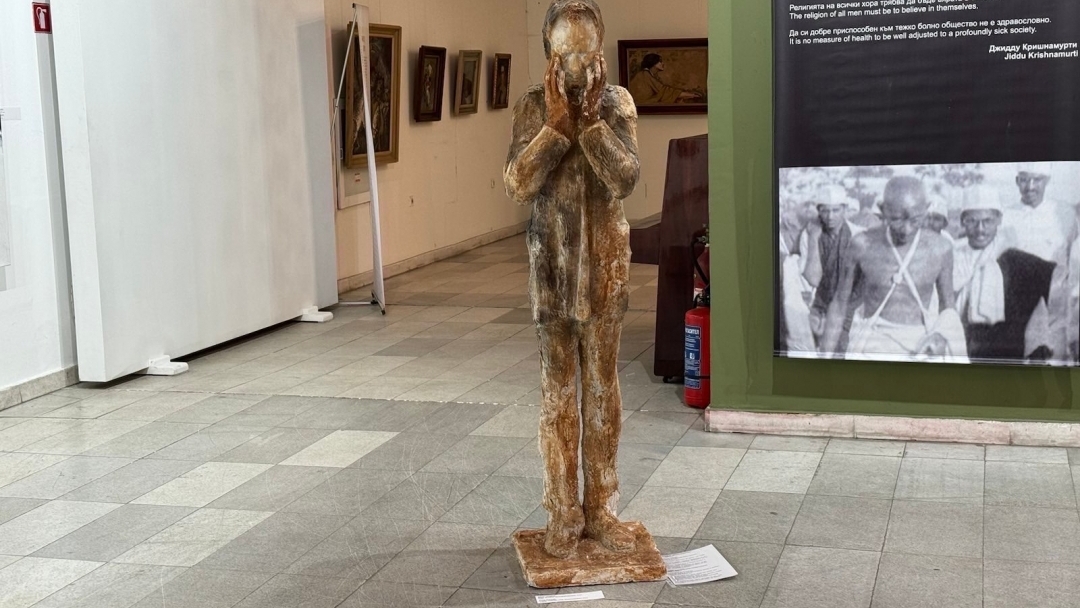 Художествената галерия в Русе представя изложбата „Ахимса: ненасилието"