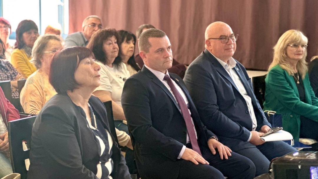 Кметът Пенчо Милков приветства участниците в Националния съвет на Синдикат „Образование“ на КТ „Подкрепа“