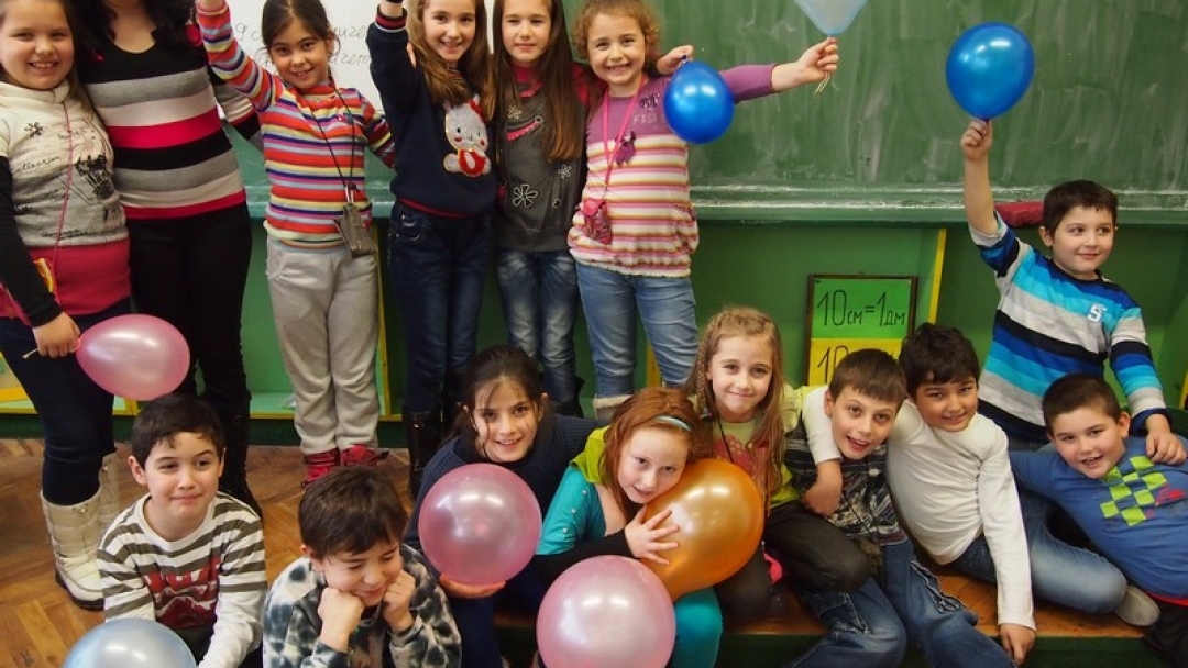 Общинският младежки дом отбеляза Световния ден на прегръдката