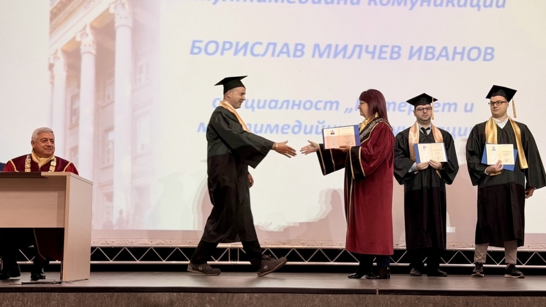 Русенският университет отличи най-успешните си абсолвенти от Випуск 2026