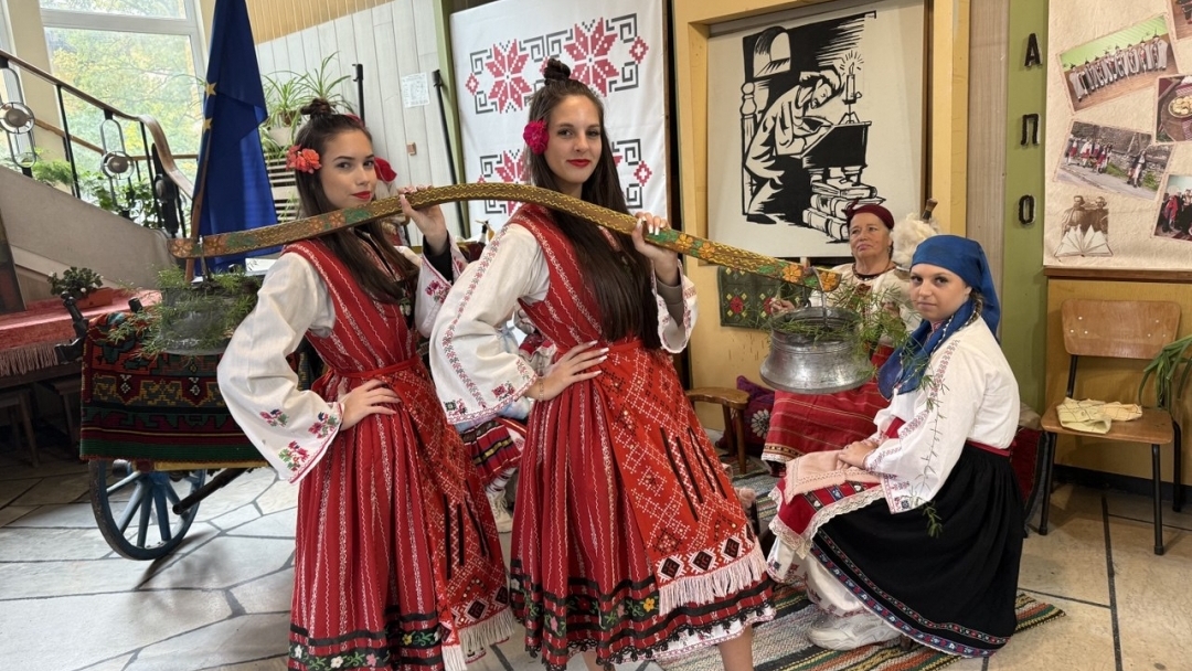 Фолклорен празник събра самодейци и жители в Средна кула