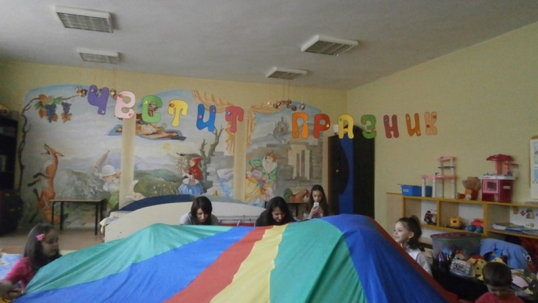 Деца със специални потребности посрещнаха пролетта