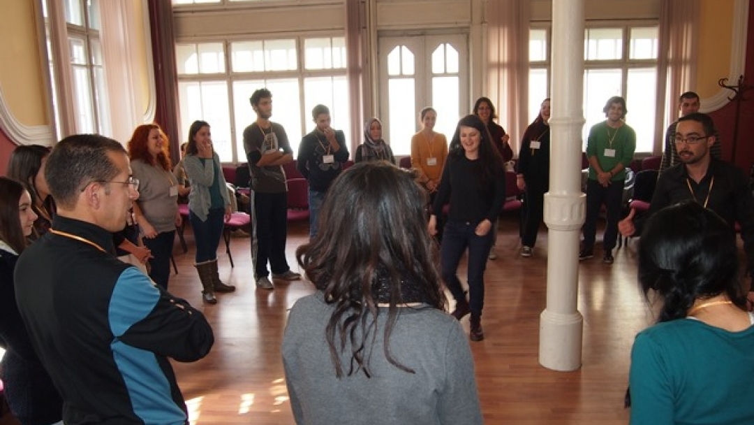 Млади доброволци в действие