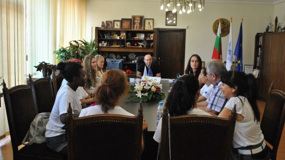 Кметът Пламен Стоилов се срещна с младежи от Швеция