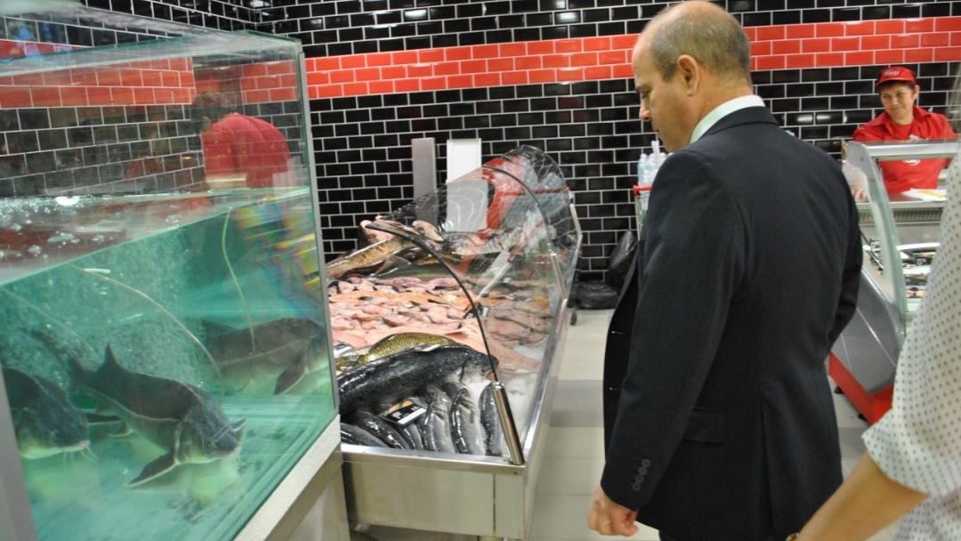 Кметът Пламен Стоилов откри обновените Градски Хали