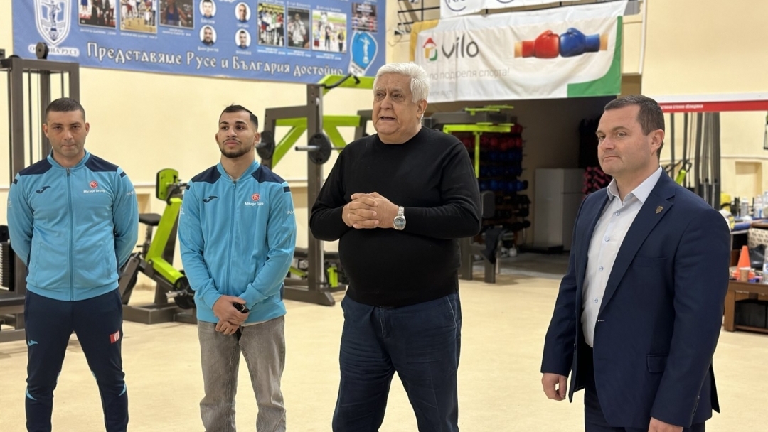 Кметът Милков посрещна 8-кратния европейски шампион по бокс Радослав Росенов
