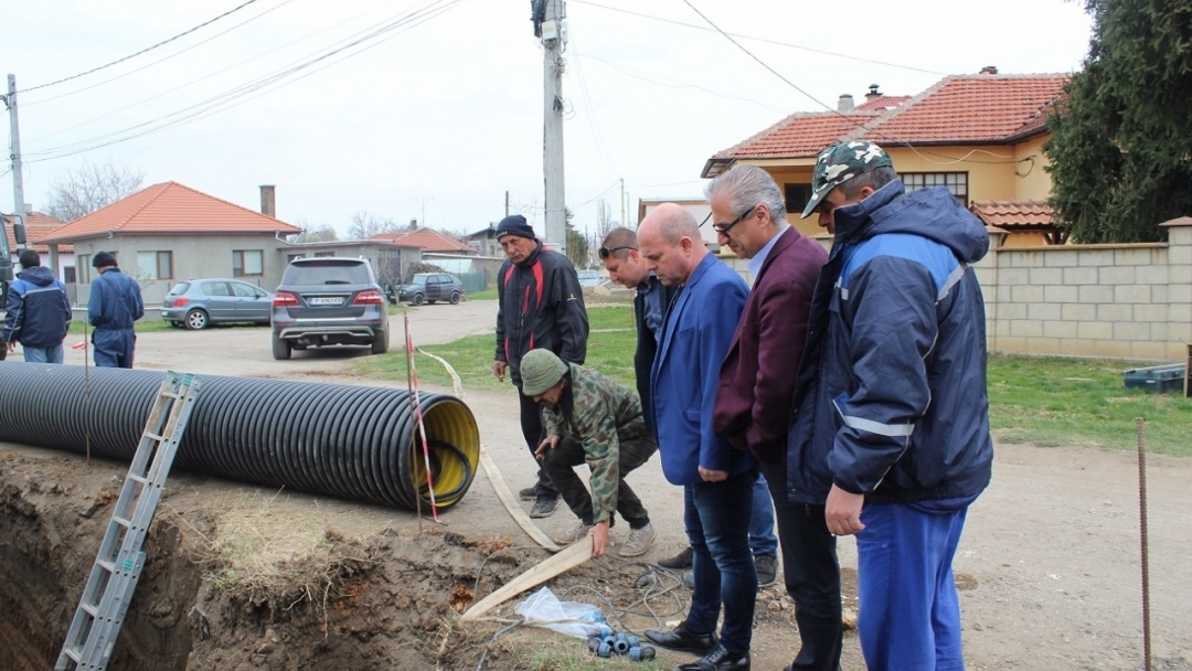Кметът Пламен Стоилов инспектира инфраструктурни обекти в гр. Мартен