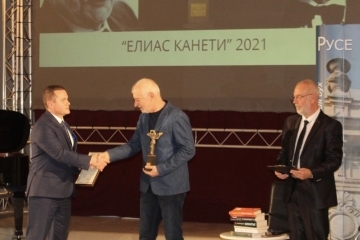 Кметът Пенчо Милков връчи Националната литературна награда "Елиас Канети" 2021 на проф. Иван Станков за книгата му "Вечерна сватба"
