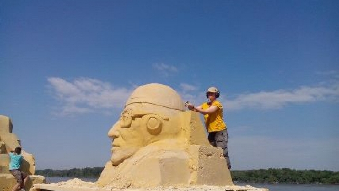 КИНО НА ОТКРИТО НА ФЕСТИВАЛА НА ПЯСЪЧНИТЕ СКУЛПТУРИ