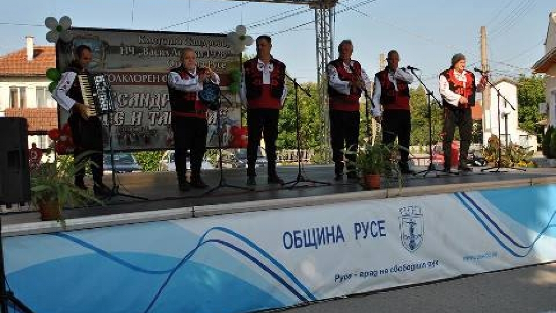 Кметът на Община Русе откри новоизградения фонтан в Сандрово