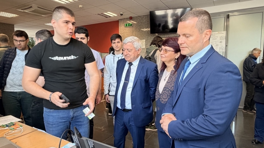 Над 35 иновативни проекта и разработки бяха представени на Иновативното младежко ЕКСПО в Русе
