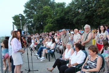 Дунавски мелодии и водни картини обсипаха Дунавския бряг вчера