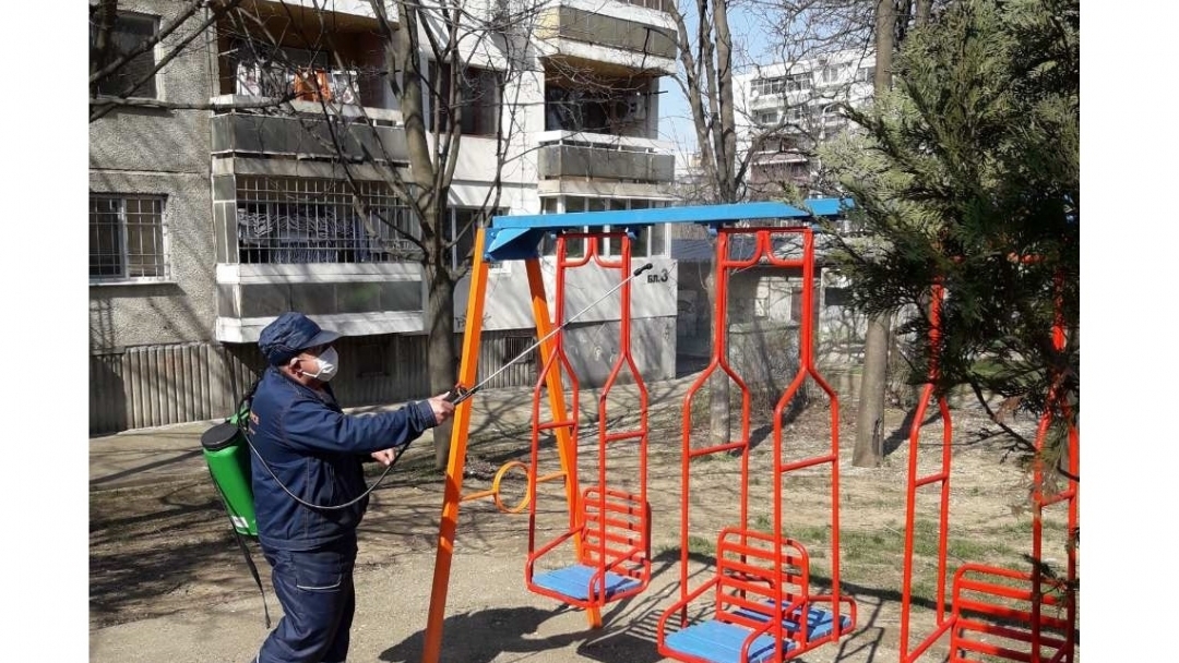 ДЕЗИНФЕКЦИЯ, ПОМОЩ ЗА ВЪЗРАСТНИТЕ И ПРОМЕНЕНО ТРОЛЕЙБУСНО РАЗПИСАНИЕ В РУСЕ В БОРБАТА СРЕЩУ ВИРУСА