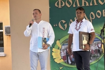 53 фолклорни състава и Николина Чакърдъкова зарадваха Сандрово с музика и обич към българското