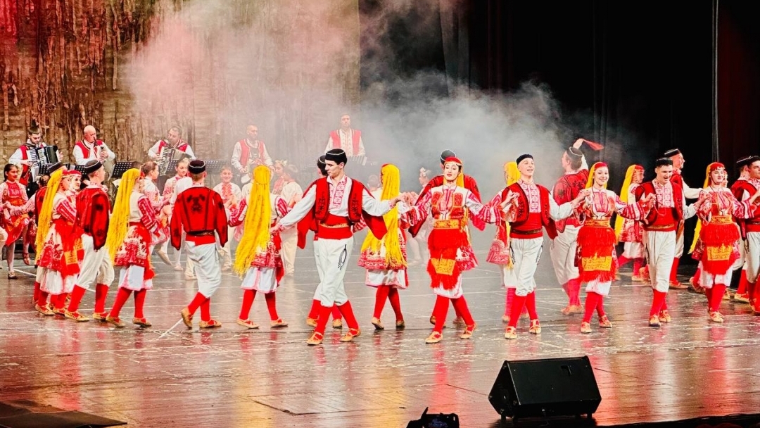 Фолклорен ансамбъл „Русчуклийче“ отбеляза 40 години с концерт „В ритъма на вдъхновението“