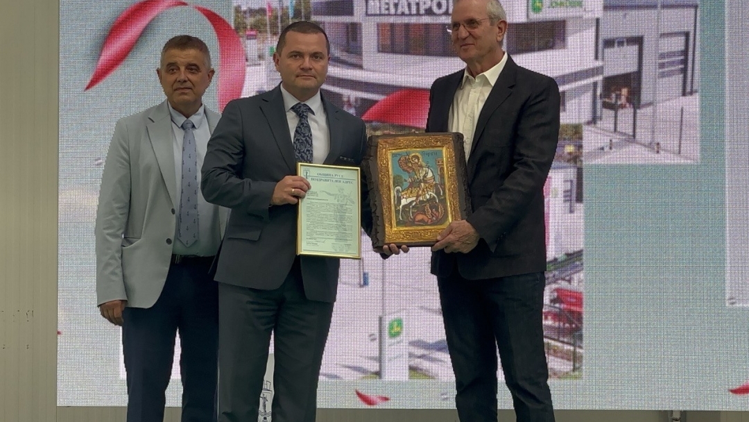 Кметът Пенчо Милков и ръководството на „Мегатрон“ откриха модерния комплекс на компанията в Мартен