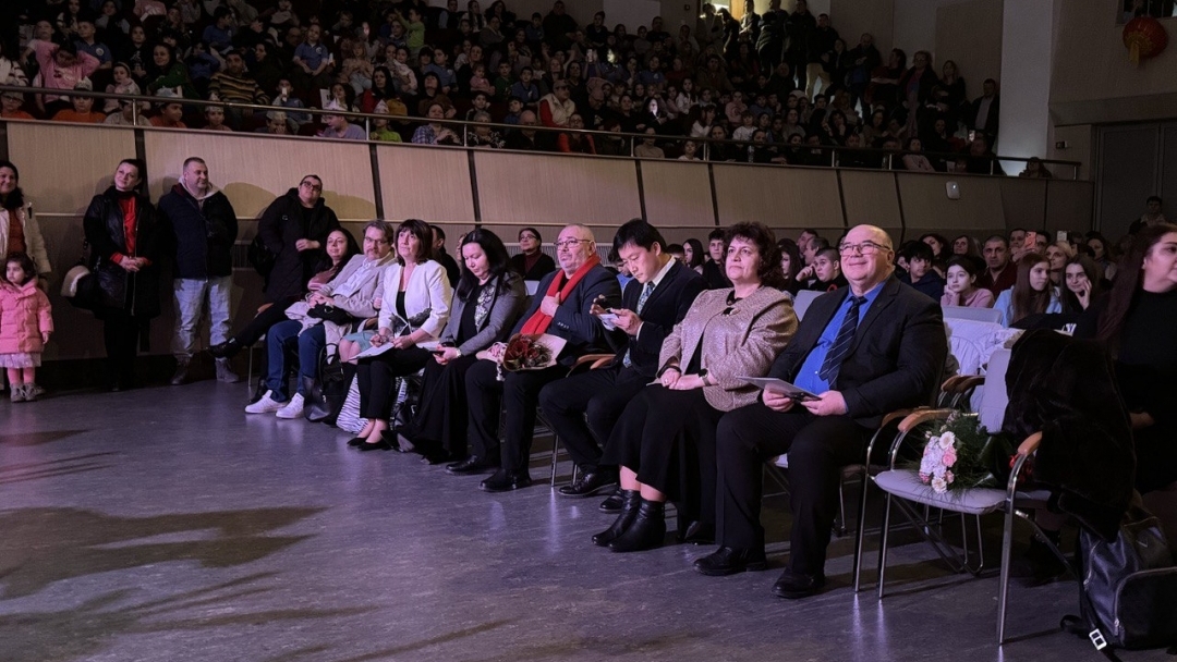 Русенски ученици отпразнуваха Китайската нова година и 10 години Класна стая „Конфуций"