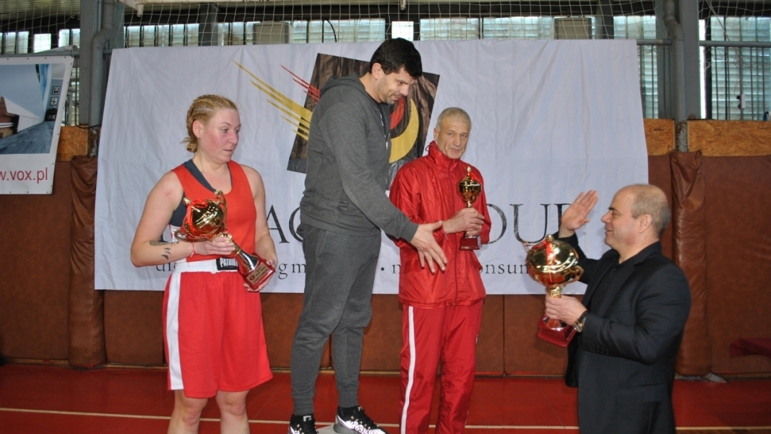 Кметът Пламен Стоилов връчи купите на Републиканското по бокс за жени