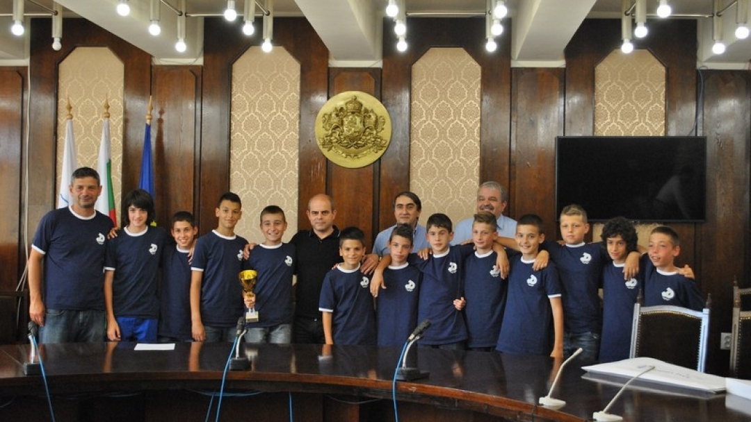 Кметът Пламен Стоилов посрещна вицешампионите на ФК „Дунав“ Русе от турнира „Данониада“ 2014