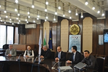 Кметът Пламен Стоилов връчи сертификати на 10 участници в инициативата „Мениджър за един ден“