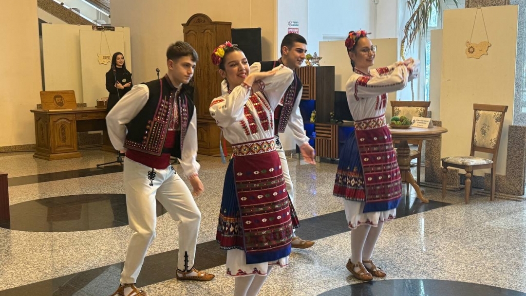 Ученици от девет града се състезават по мебелно производство и дърворезба в Русе