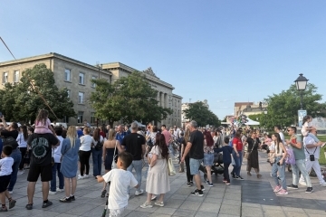 Стотици русенци аплодираха младите таланти на празника "Пъстра въртележка"  