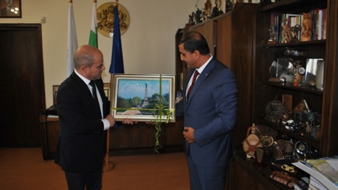 Кметът на Община Русе и палестинският посланик обсъдиха възможности за побратимяване