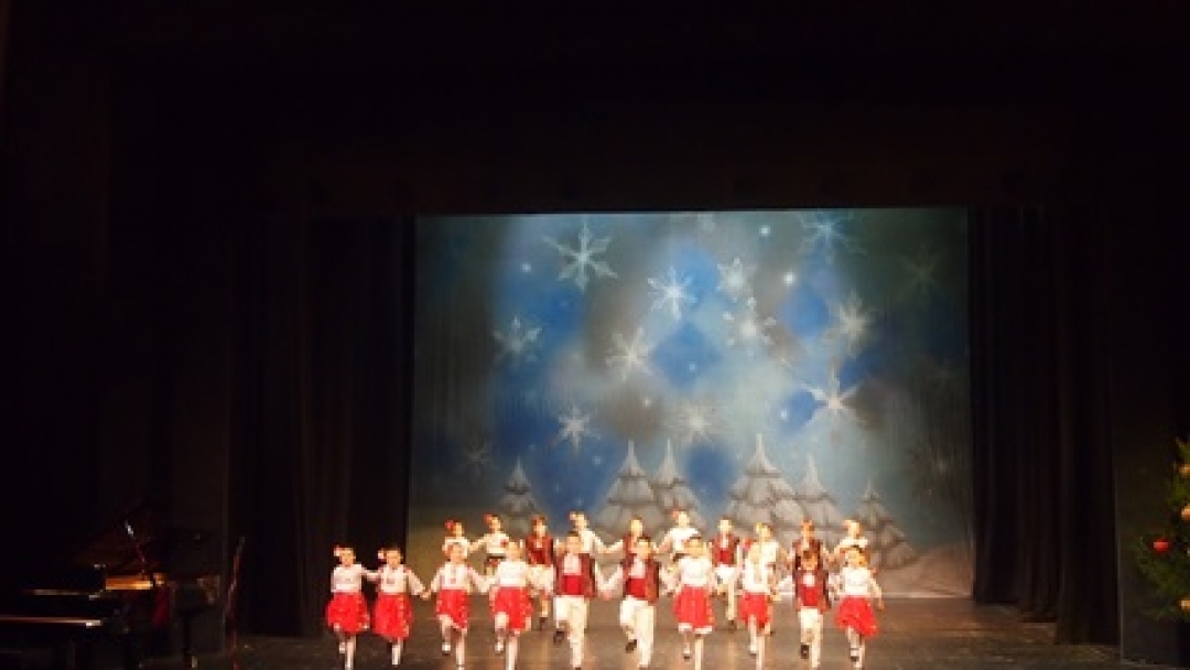 Общински младежки дом отбеляза идните празници с грандиозен концерт