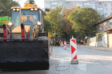 Започна цялостното асфалтиране на улиците „Тича“ и „Яребична“ 