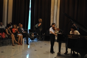 Ученици и приятели на Даниела Кюркчиева заедно на световния ден на приятелството