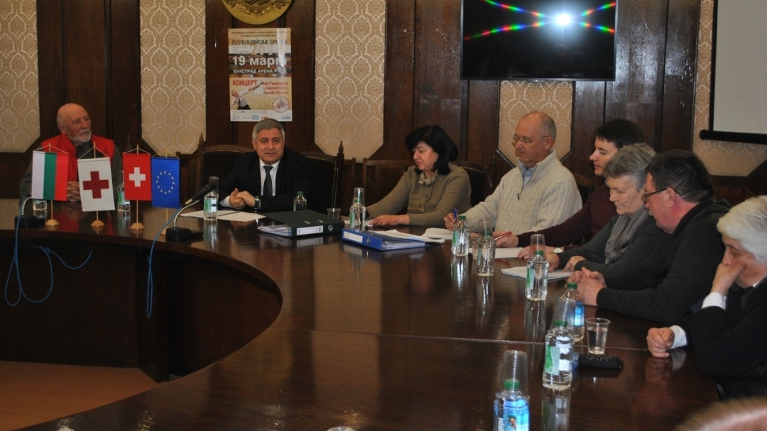 Консултанти от Швейцарския кръст се срещнаха с председателя на Общински Съвет