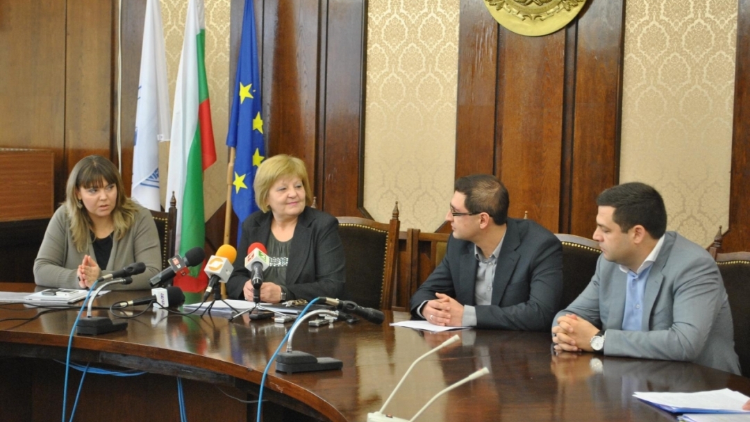 92 спирки в Русе вече са с нови навеси