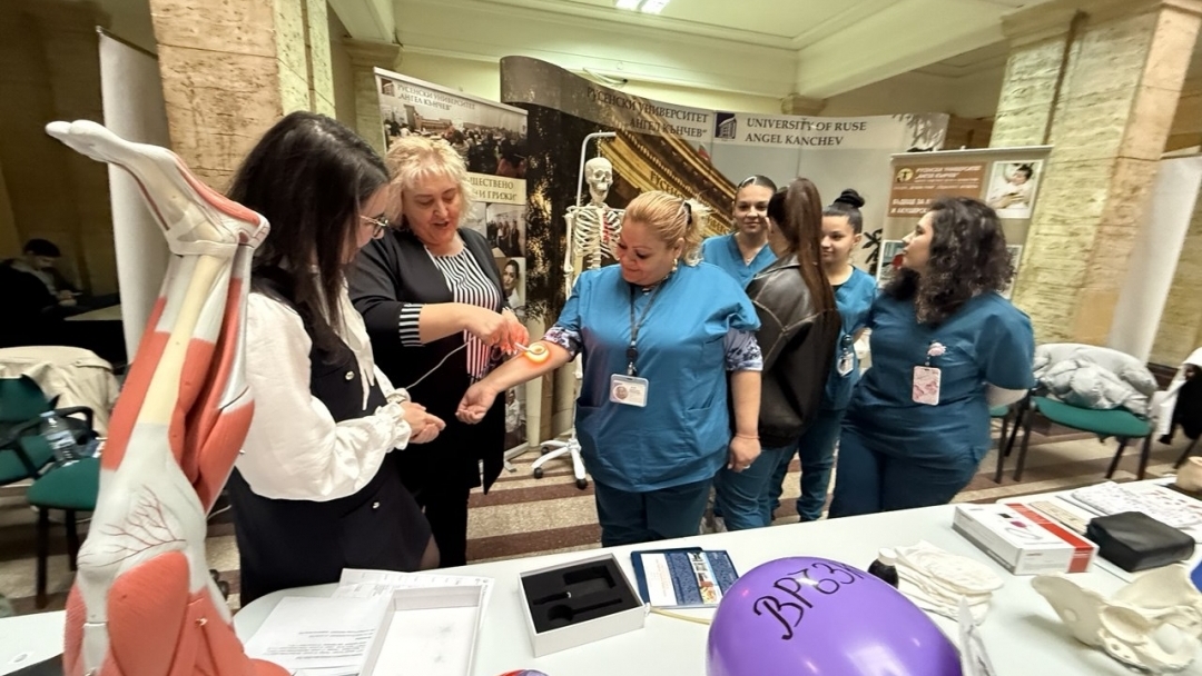 Над 29 училища се включиха в Деня на отворените врати на РУ „Ангел Кънчев