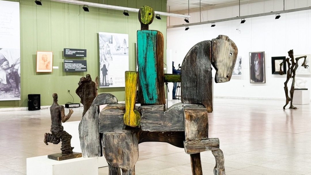 Художествената галерия в Русе представя изложбата „Ахимса: ненасилието"