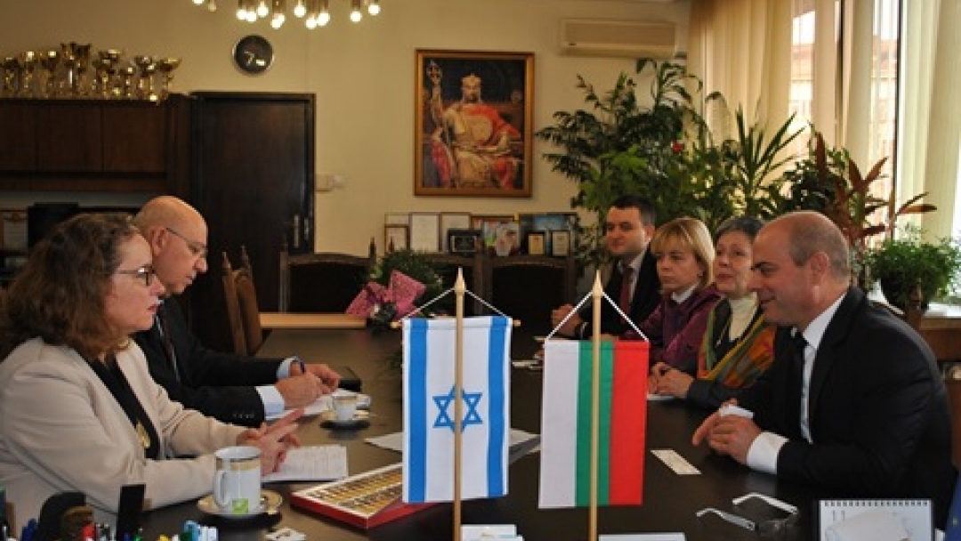 Пламен Стоилов презентира летище Русе пред израелския посланик 