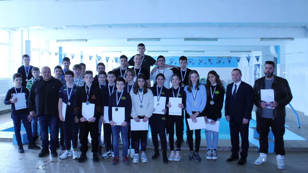 Кметът Пенчо Милков награди плувците на „Ирис“ Русе