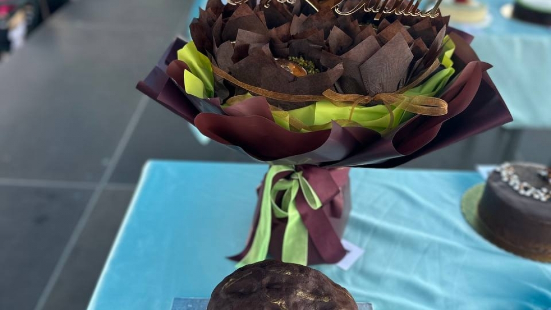 18-годишният Аслан Ахмедов е големият победител в конкурса за нетрадиционна торта „Гараш“ 